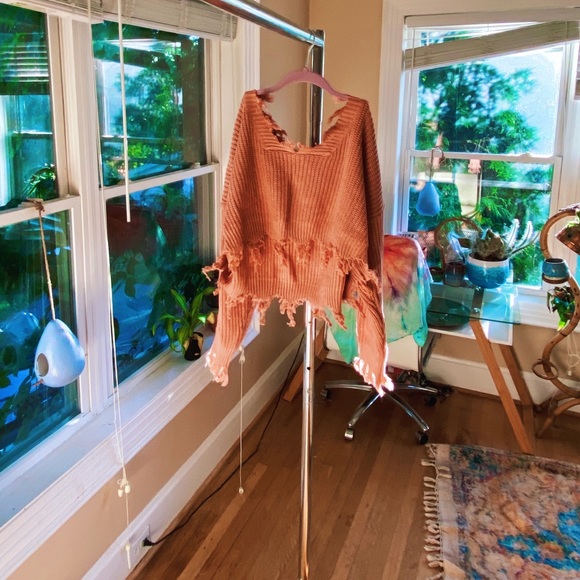 Distressed Cropped Gemini Sweater 🥰 V Neck - Picture 7 of 11